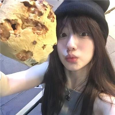 葡萄架下的女神